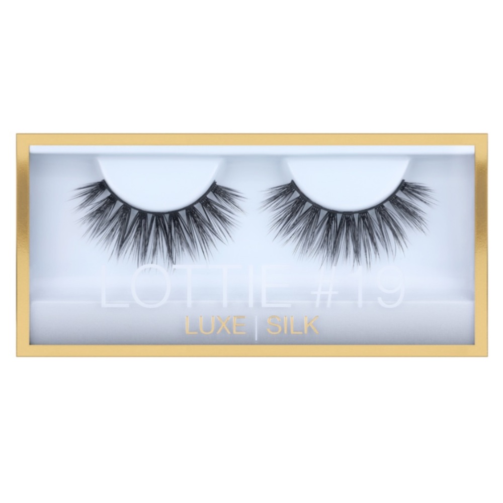 BNIB HUDA BEAUTY - Luxe Silk Lashes in Lottie #19